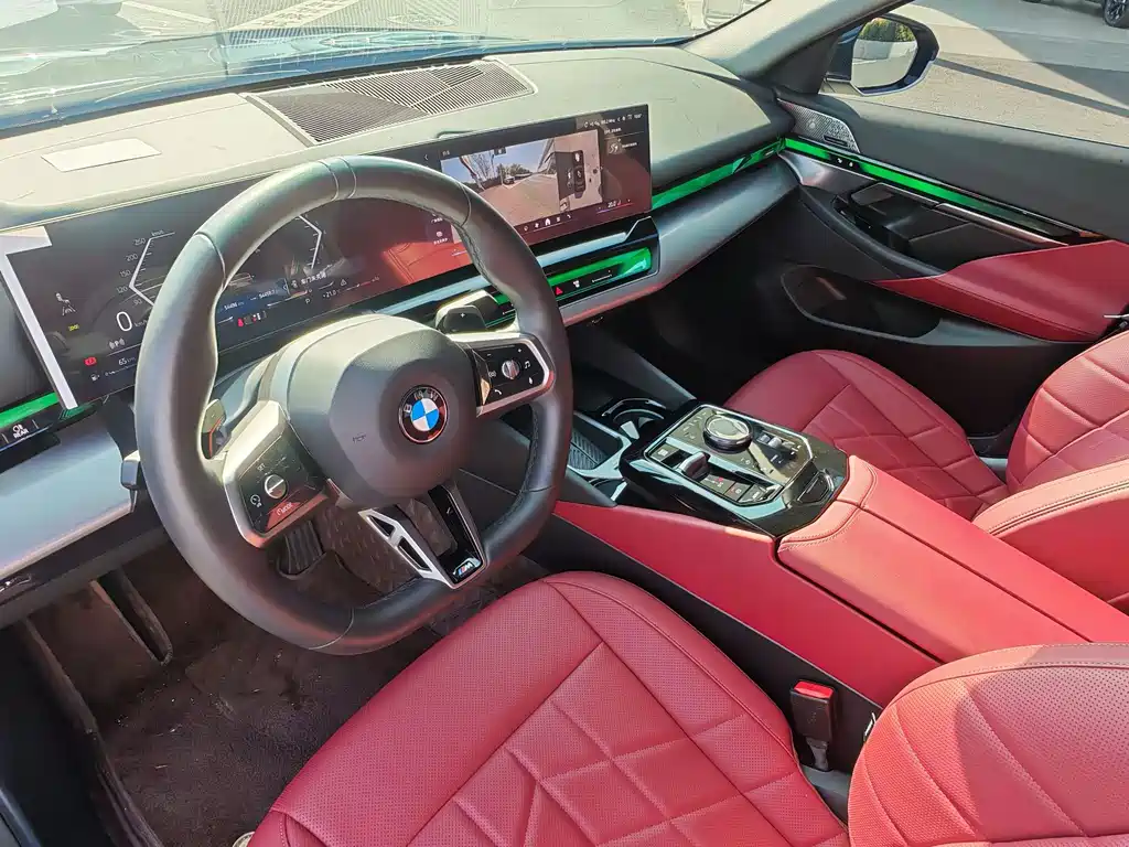 BMW 5 Series — миниатюра 12