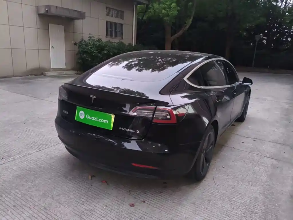 Tesla Model 3 — миниатюра 7