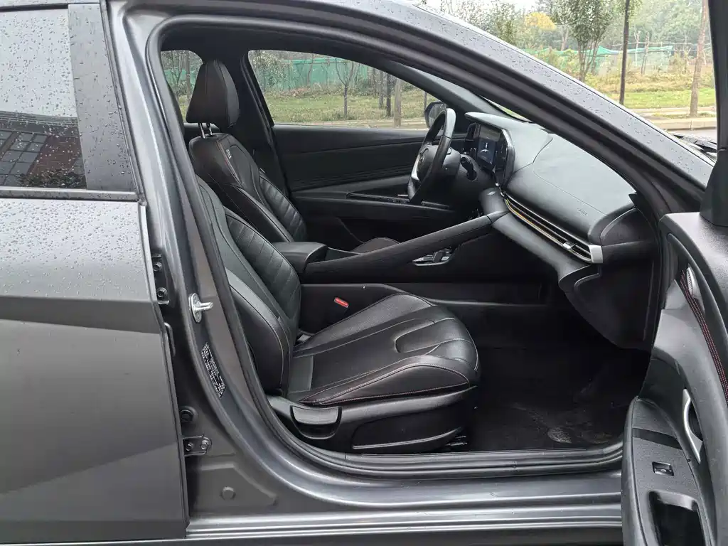 Hyundai Elantra — миниатюра 12