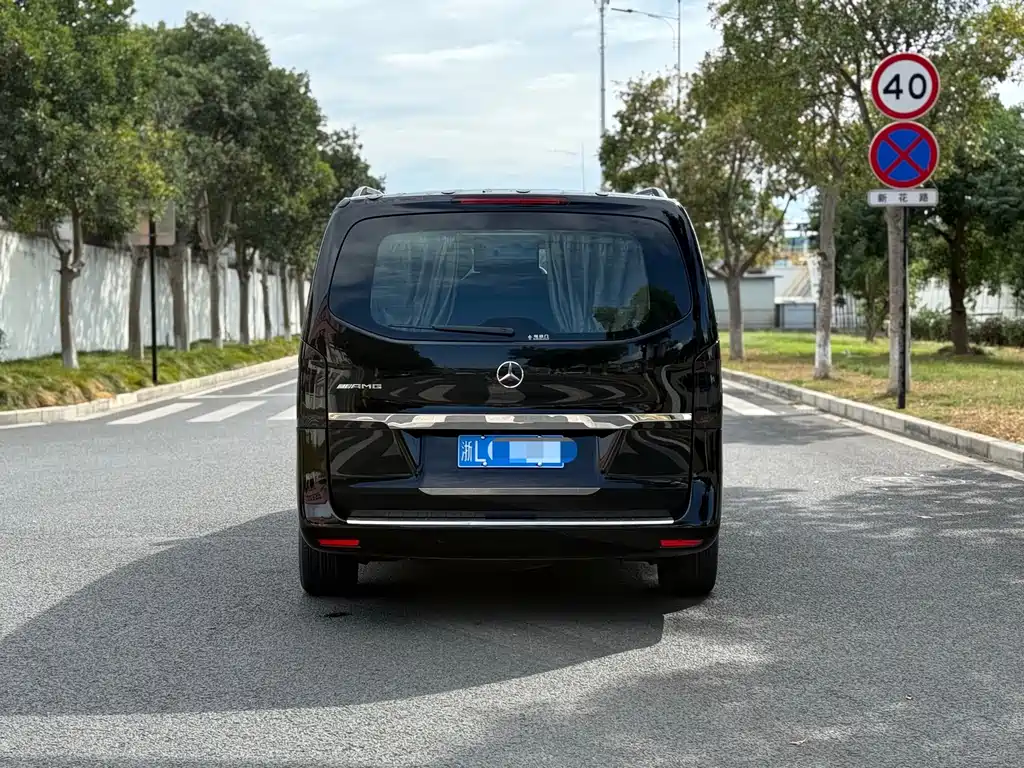 Mercedes-Benz Vito 2023 2.0T Elite 7 мест