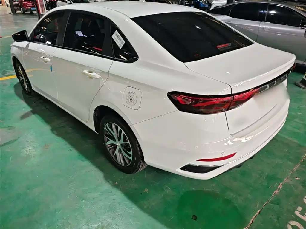 Geely Emgrand 2026 400 1.5L MT