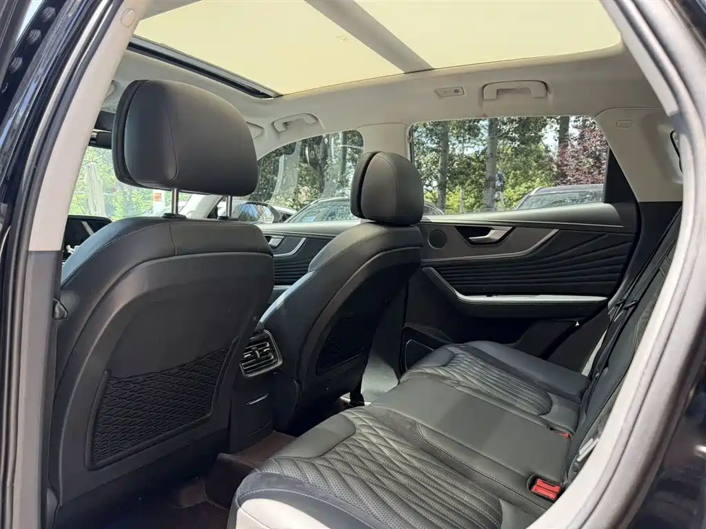 Hongqi HS5 2023 2.0T Pro