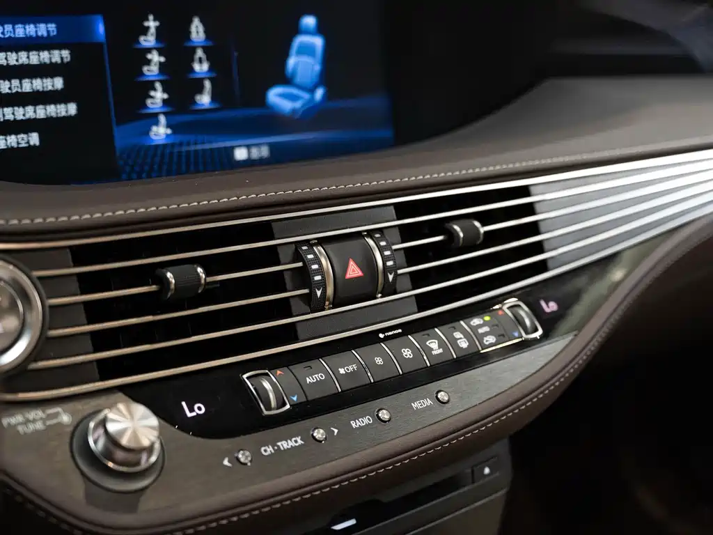 Lexus LS — миниатюра 17