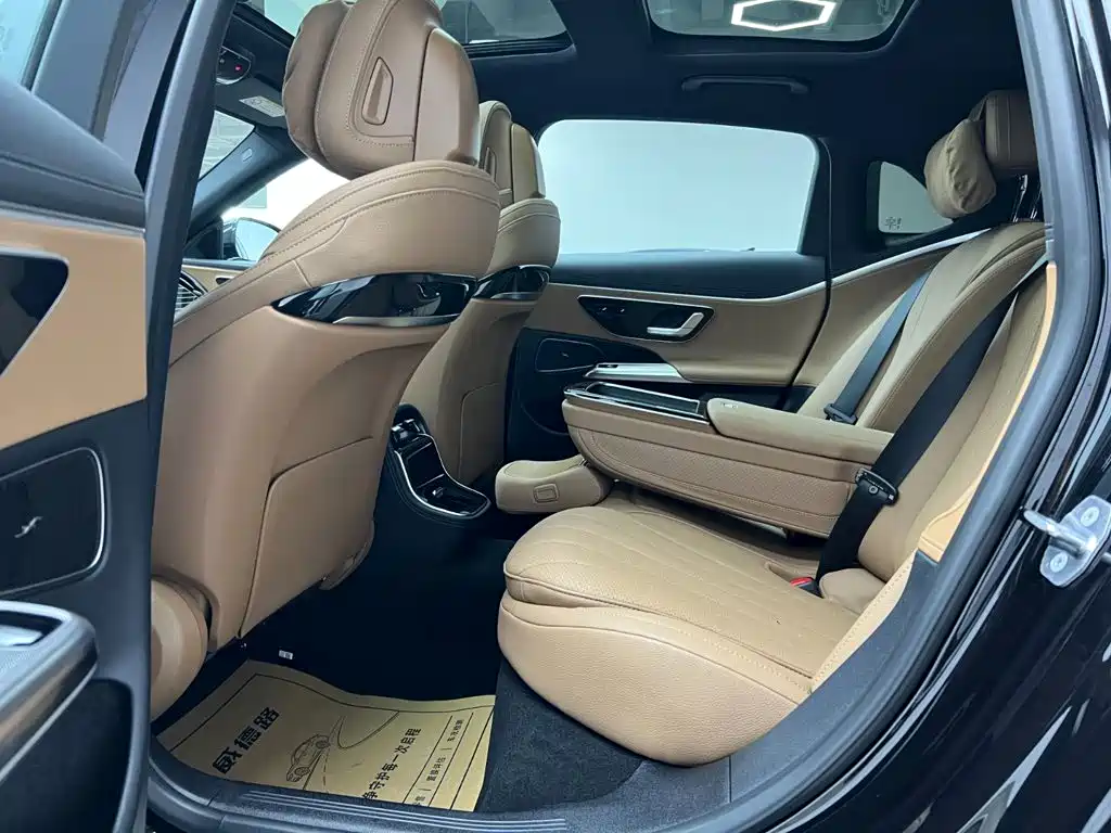 Mercedes-Benz E-Class — миниатюра 22
