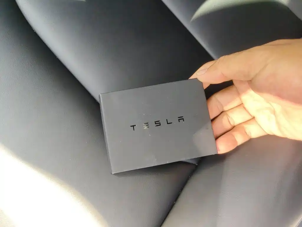 Tesla Model 3 — миниатюра 9