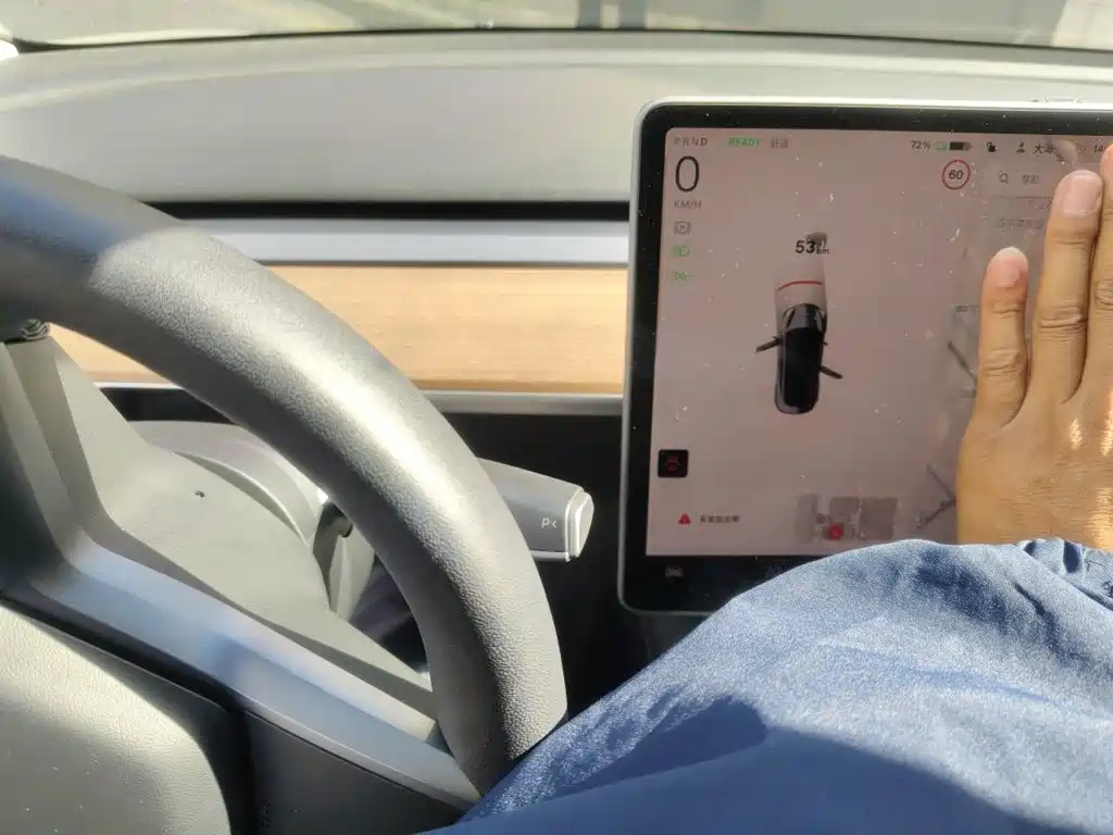 Tesla Model 3 — миниатюра 12