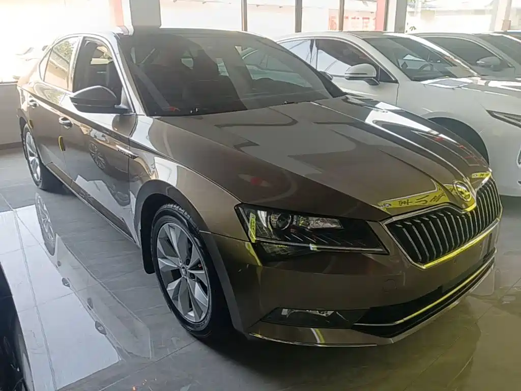 Skoda Superb — миниатюра 4