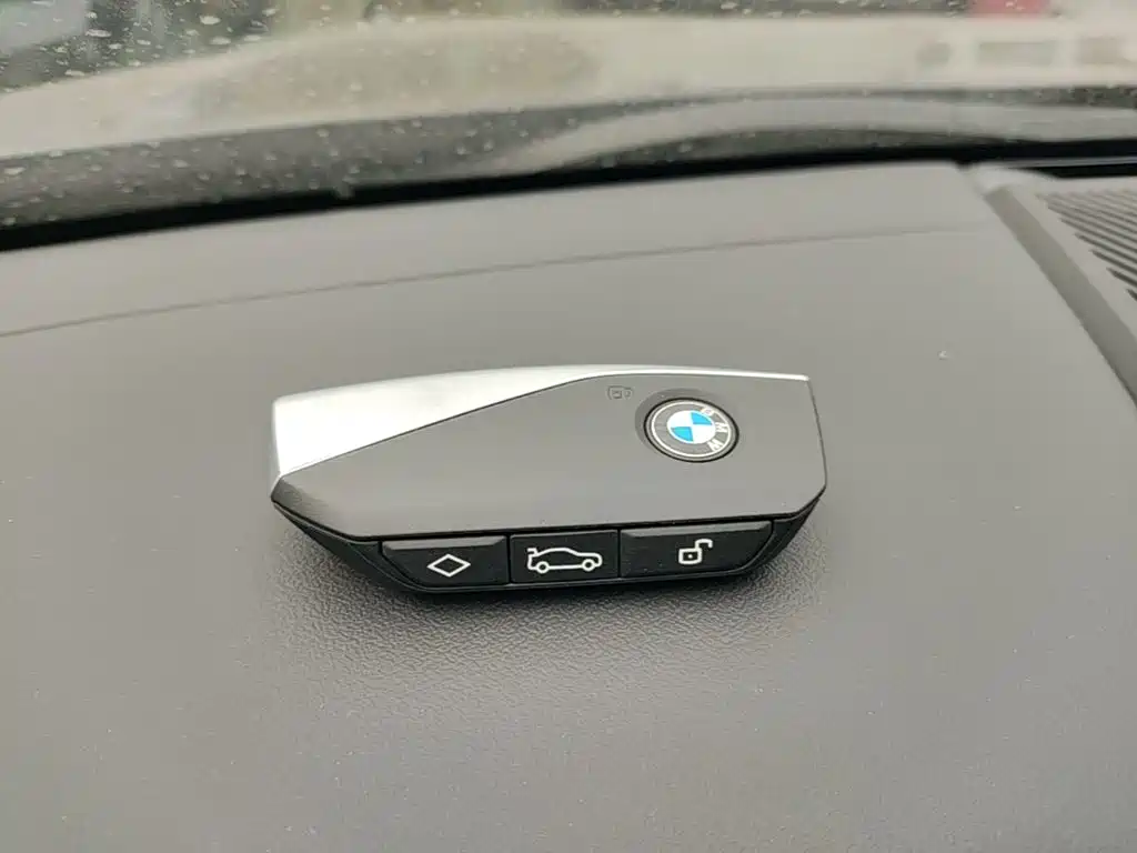 BMW i5 — миниатюра 9