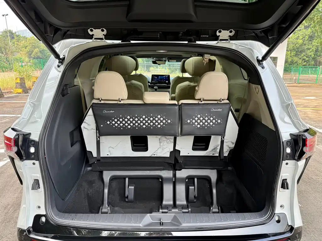 Toyota Granvia — миниатюра 18