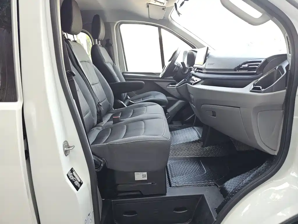 MAXUS V70 — миниатюра 8