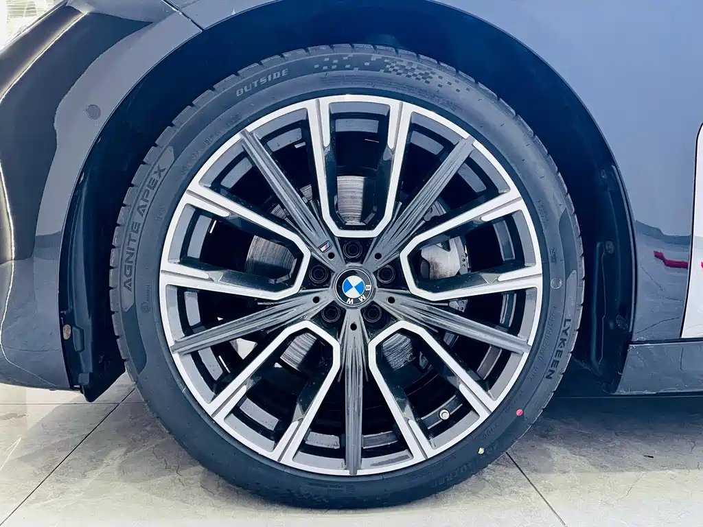 BMW 7 Series — миниатюра 25