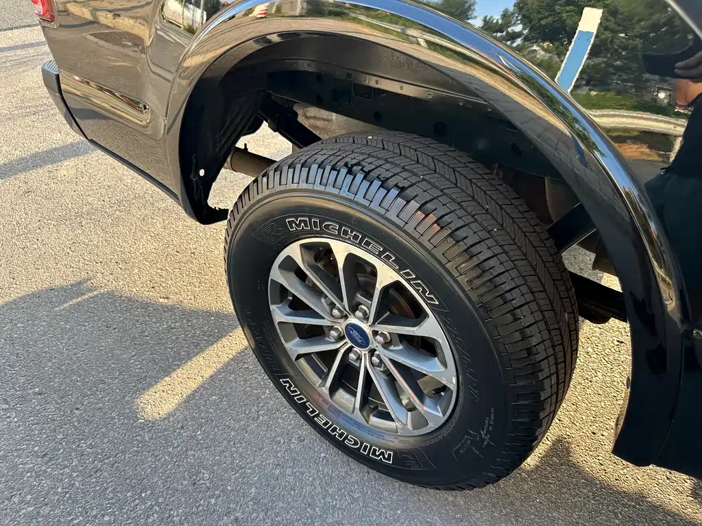 Ford F-150 Raptor — миниатюра 8