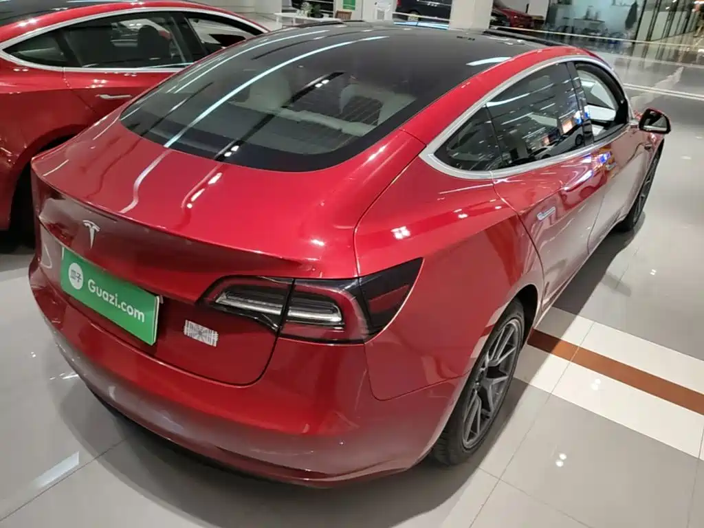 Tesla Model 3 — миниатюра 7