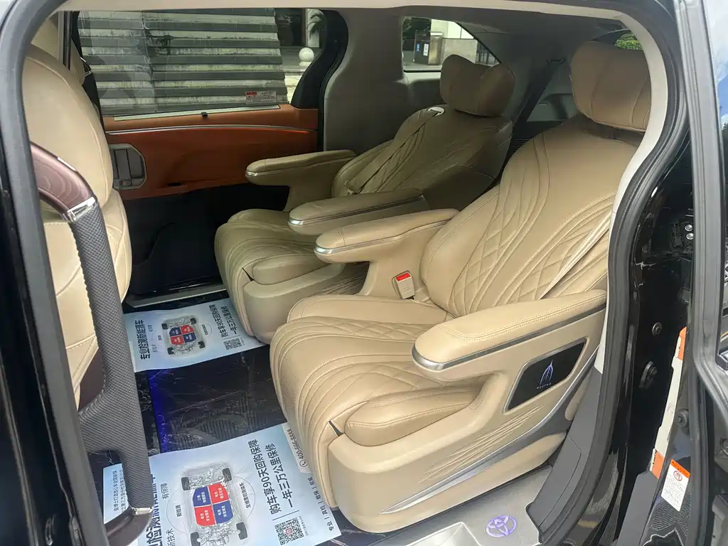 Toyota Granvia — миниатюра 10