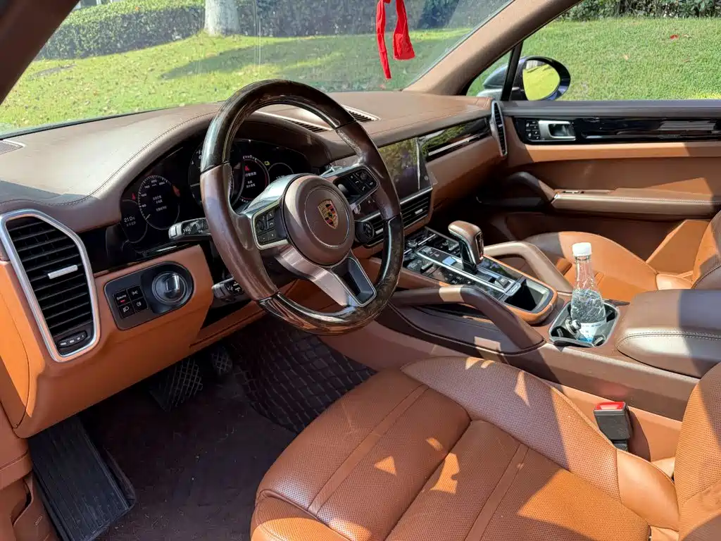Porsche Cayenne Hybrid — миниатюра 7