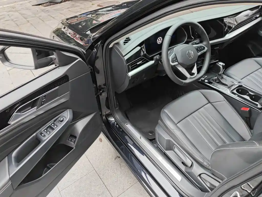 Volkswagen Passat PHEV — миниатюра 16