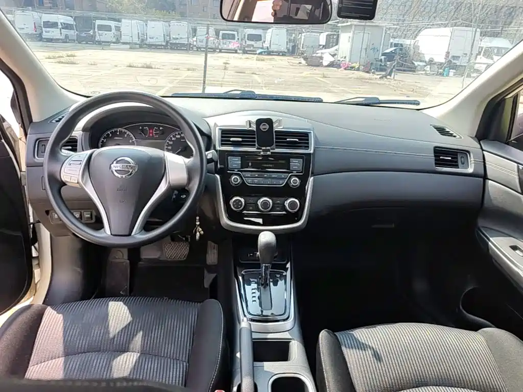 Nissan Tiida — миниатюра 10