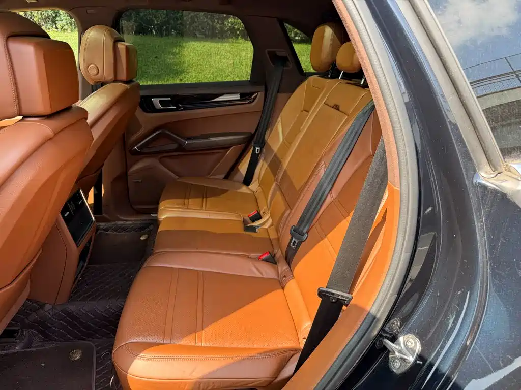 Porsche Cayenne Hybrid — миниатюра 12