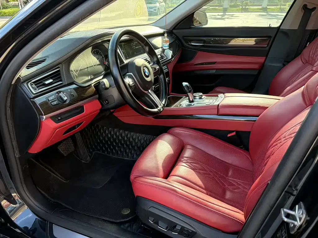 BMW 7 Series — миниатюра 4