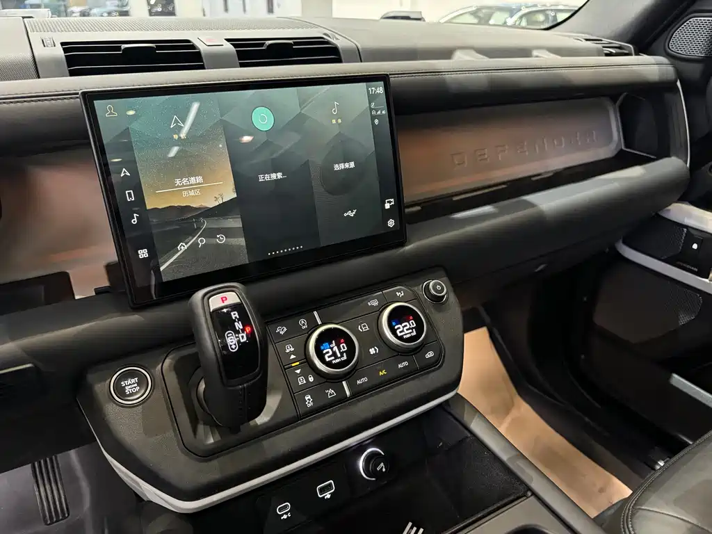 Land Rover Defender — миниатюра 12