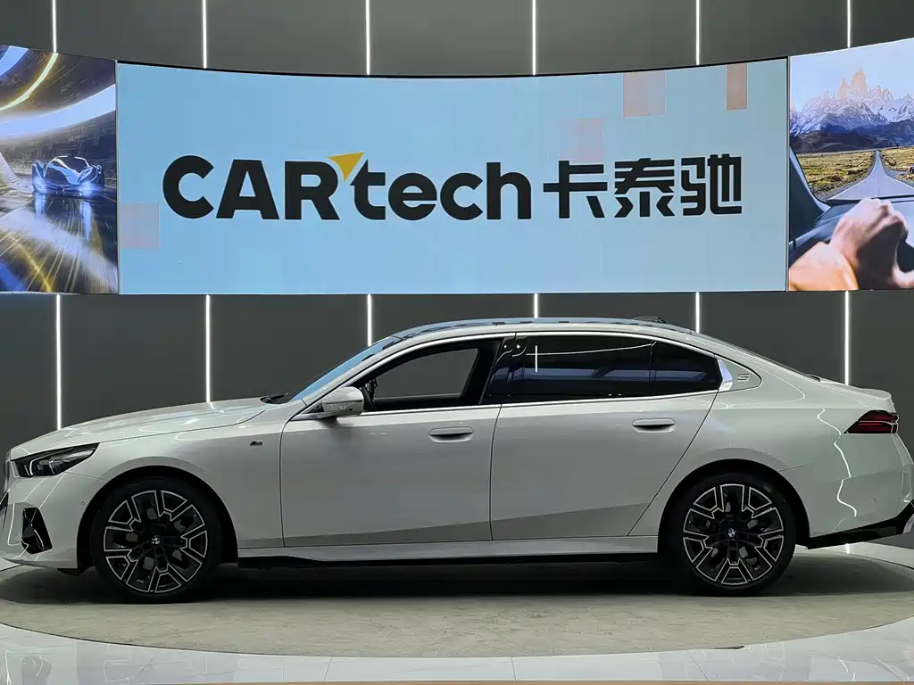 BMW 5 Series — миниатюра 20
