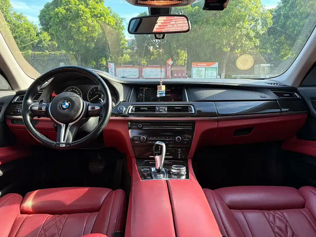 BMW 7 Series — миниатюра 5