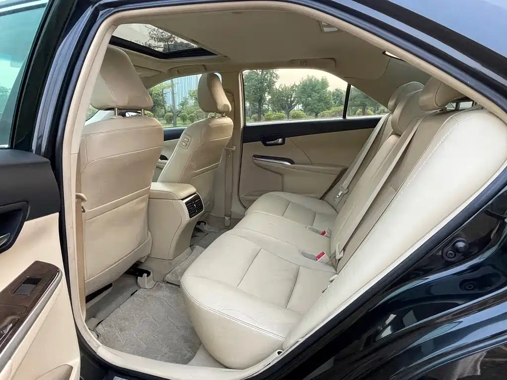 Toyota Camry — миниатюра 6