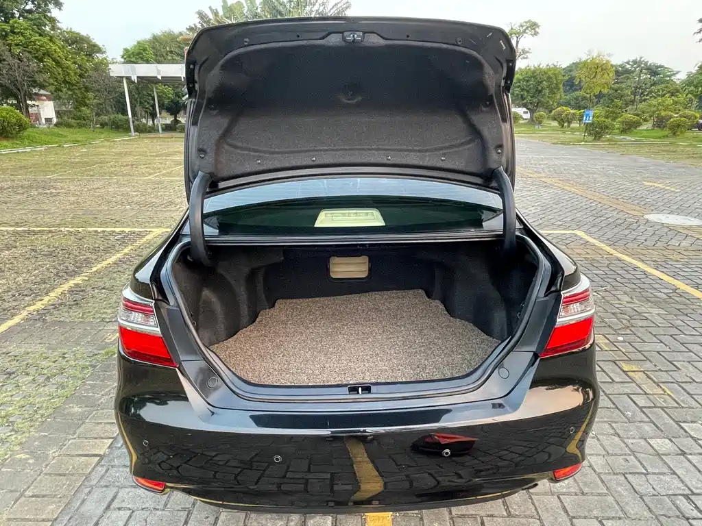 Toyota Camry — миниатюра 21