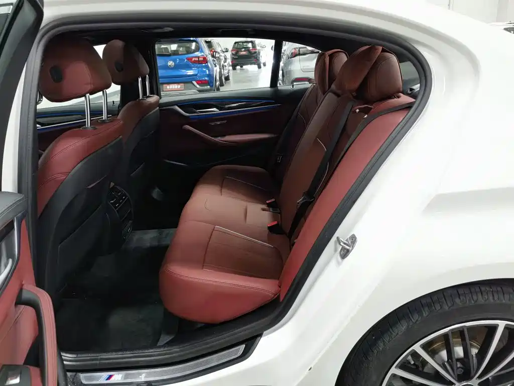 BMW 5 Series — миниатюра 15