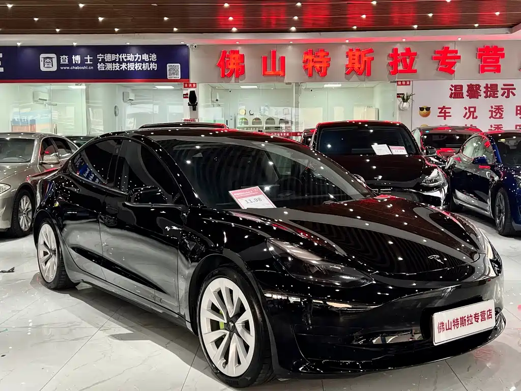 Tesla Model 3 — миниатюра 2