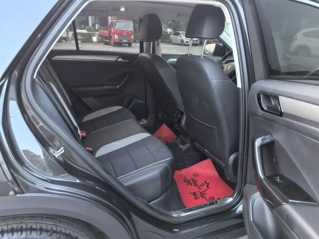 Volkswagen T-Roc — миниатюра 6