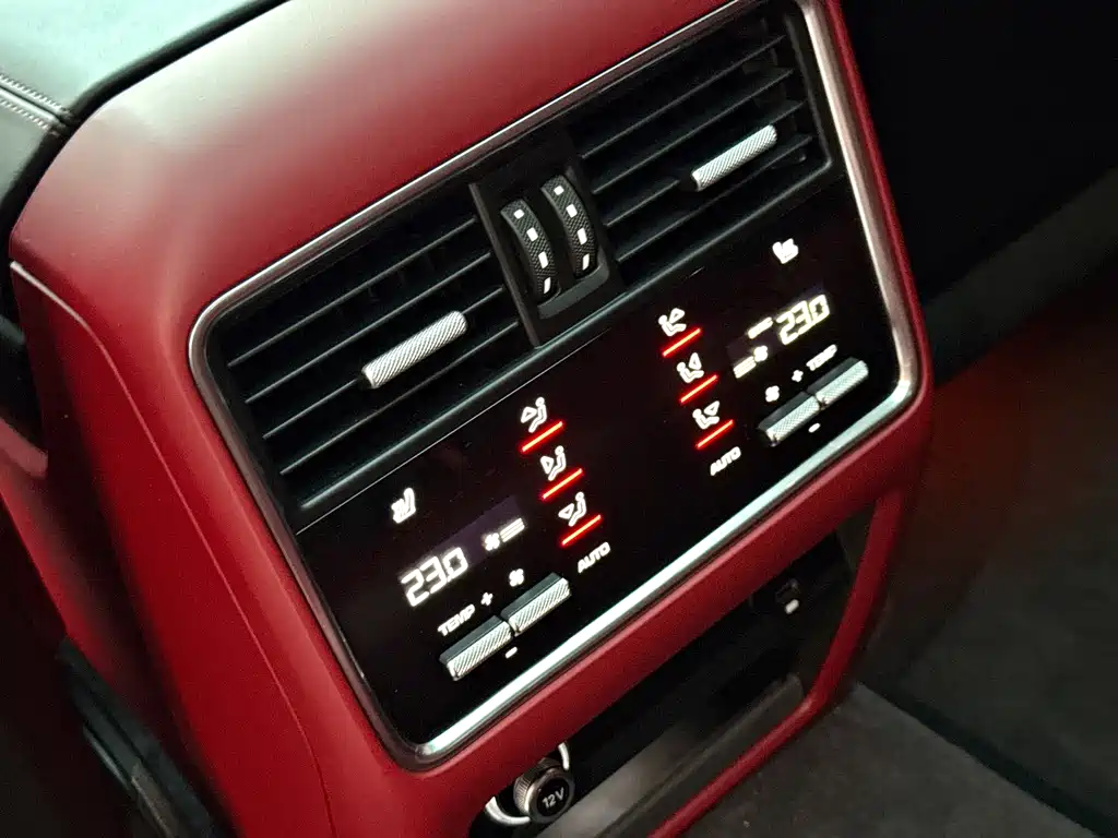 Porsche Cayenne — миниатюра 16
