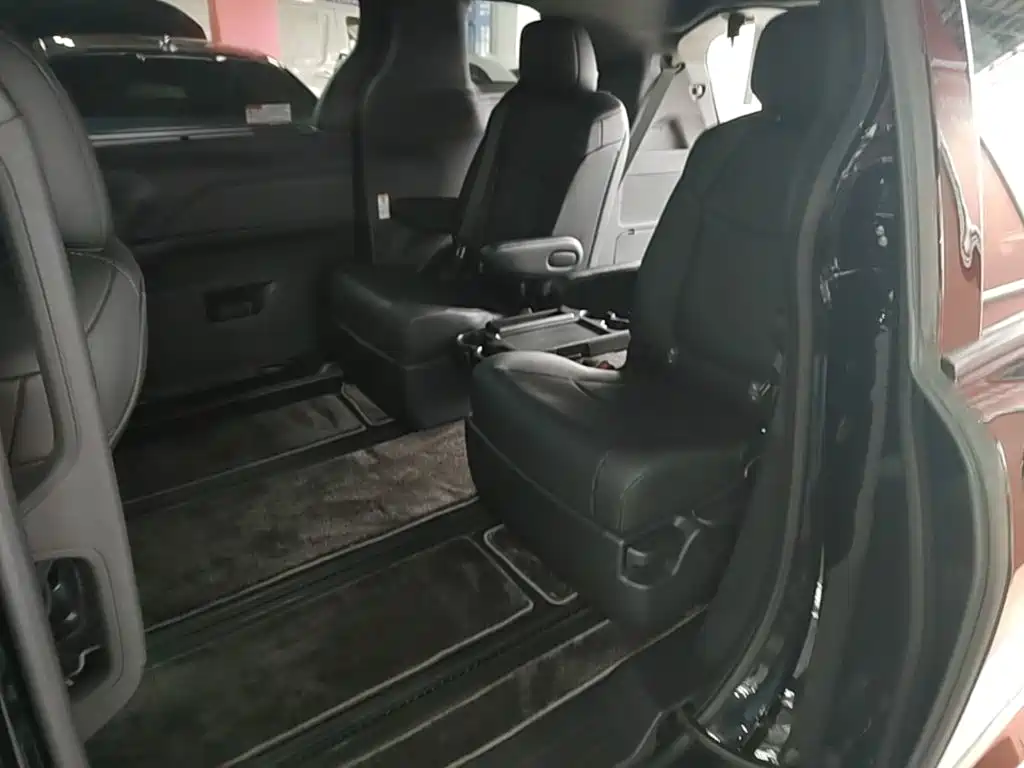 Toyota Sienna — миниатюра 17