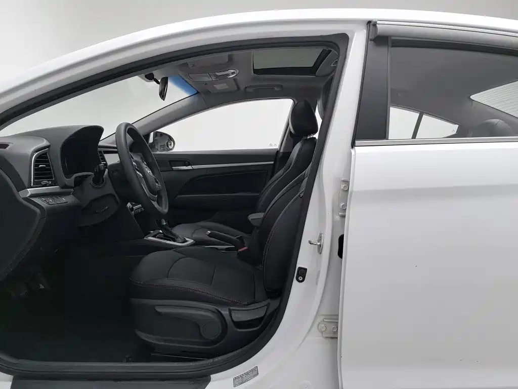 Hyundai Elantra — миниатюра 10