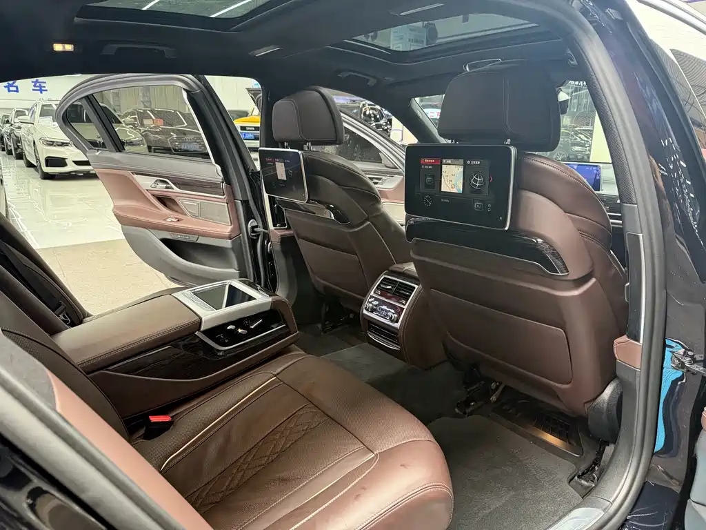 BMW 7 Series — миниатюра 20