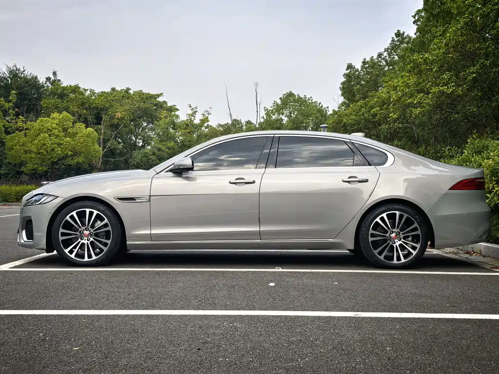 Jaguar XFL — миниатюра 5