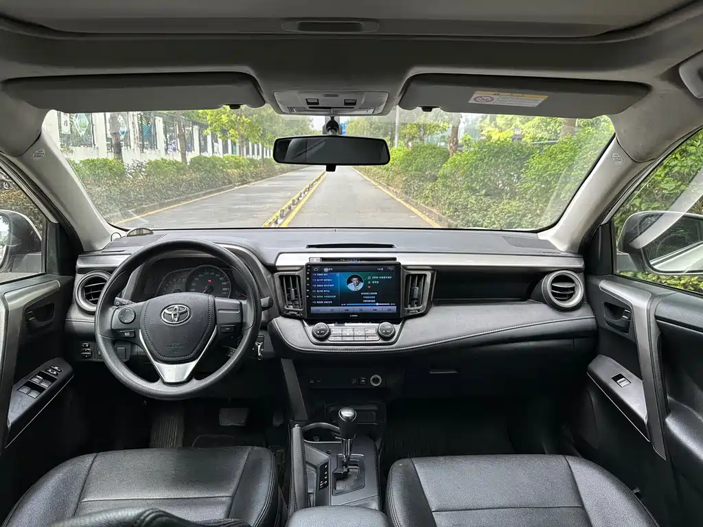 Toyota RAV4 — миниатюра 8