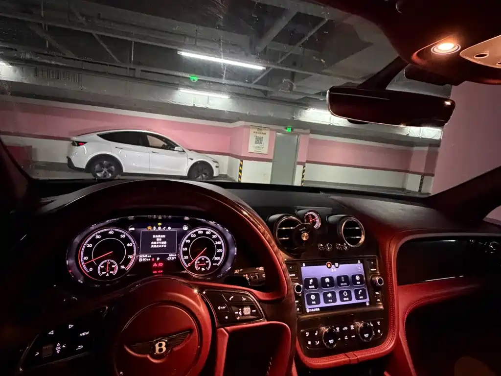 Bentley Bentayga — миниатюра 5