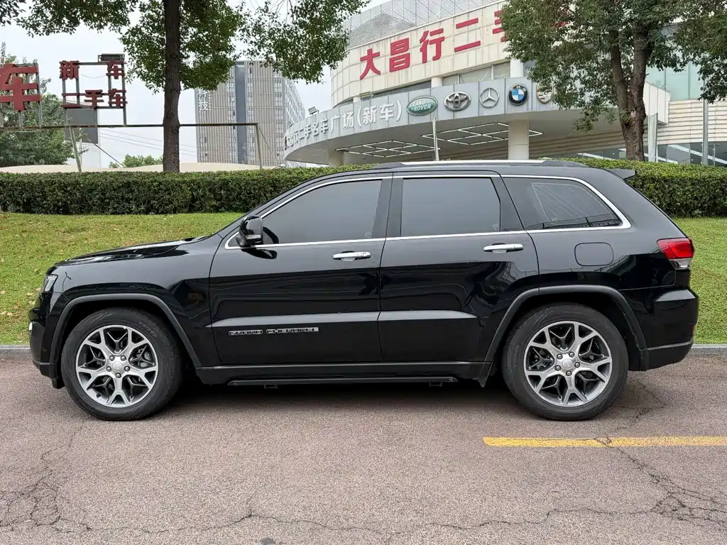 Jeep Grand Cherokee (Import) — миниатюра 3