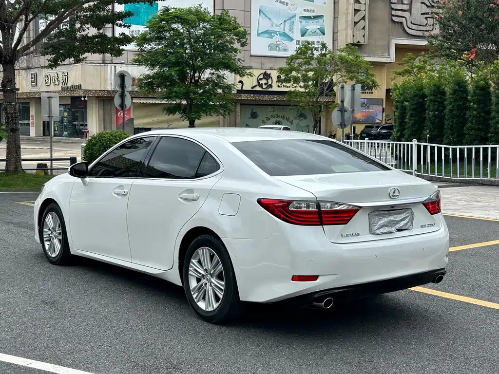 Lexus ES — миниатюра 6