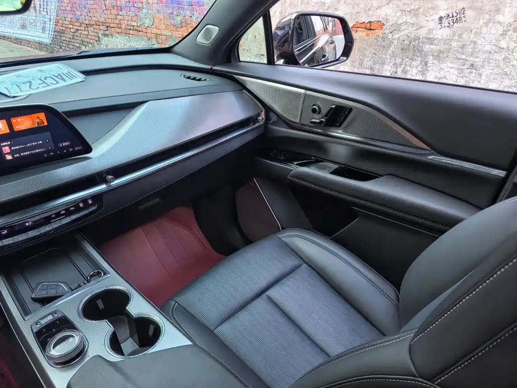 Cadillac XT5 — миниатюра 12