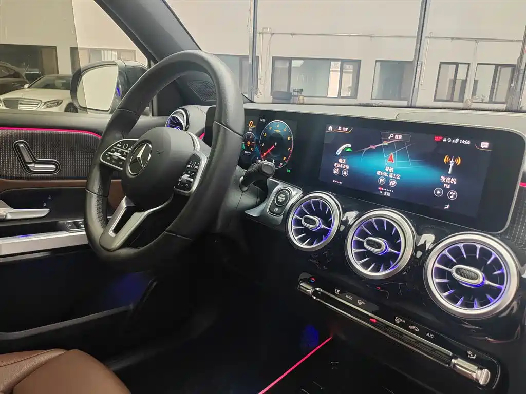 Mercedes-Benz GLB — миниатюра 7