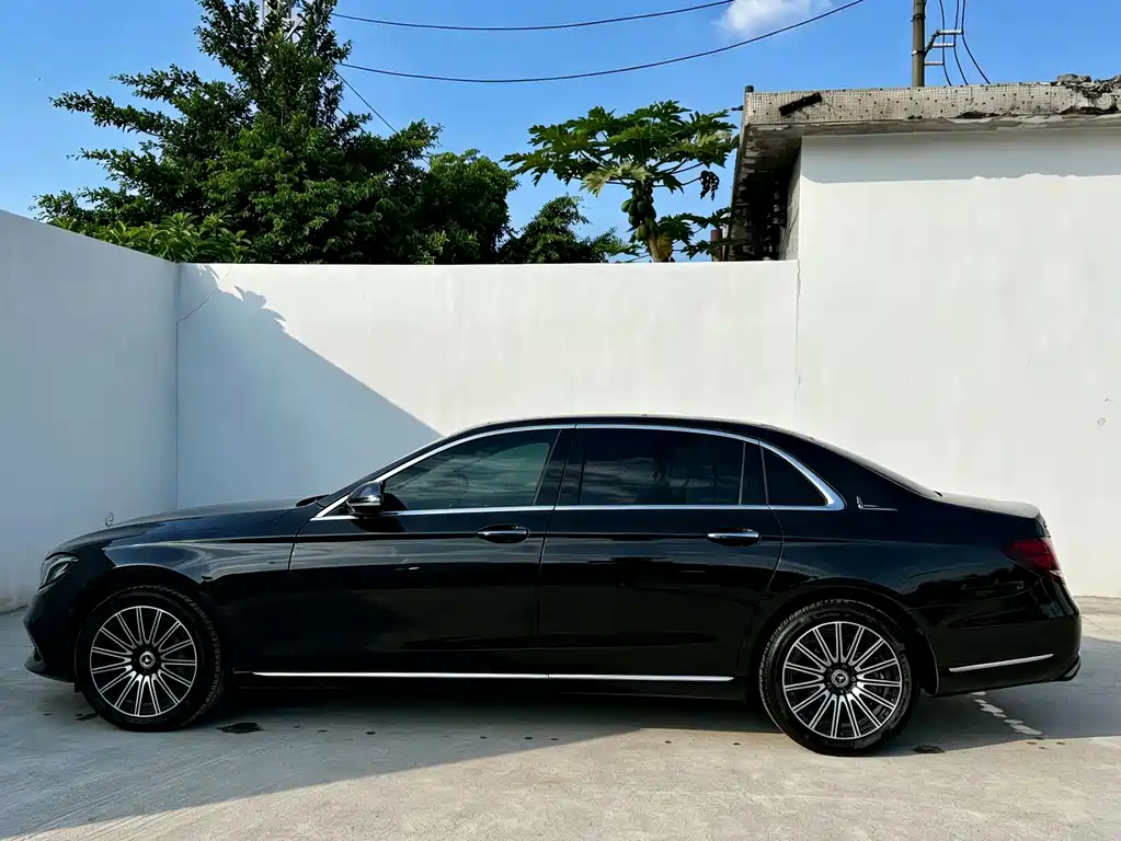 Mercedes-Benz E-Class — миниатюра 11