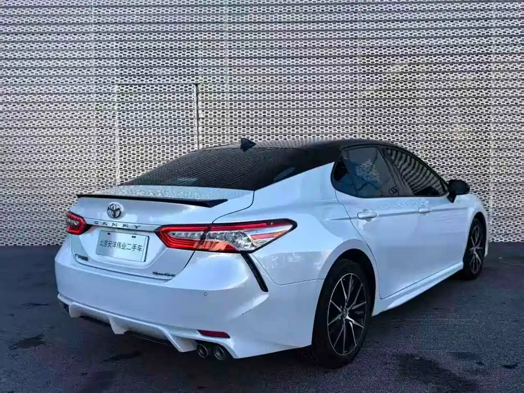 Toyota Camry — миниатюра 8