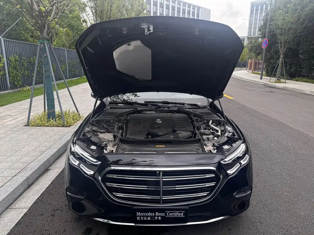 Mercedes-Benz E-Class — миниатюра 8