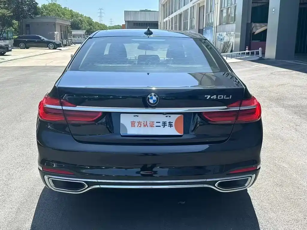 BMW 7 Series — миниатюра 8