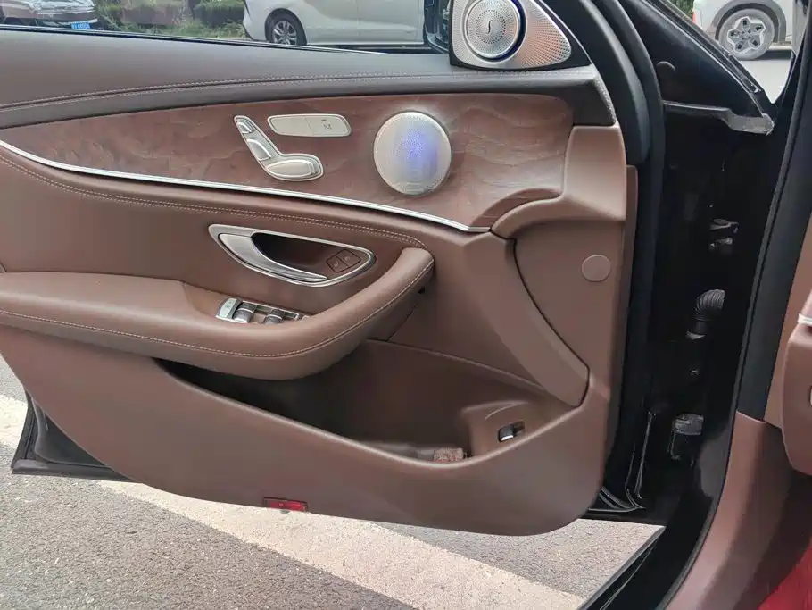 Mercedes-Benz E-Class — миниатюра 7