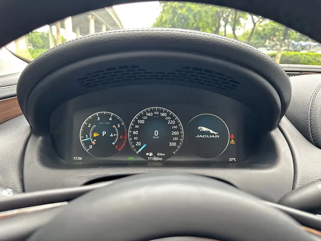 Jaguar XJ — миниатюра 7