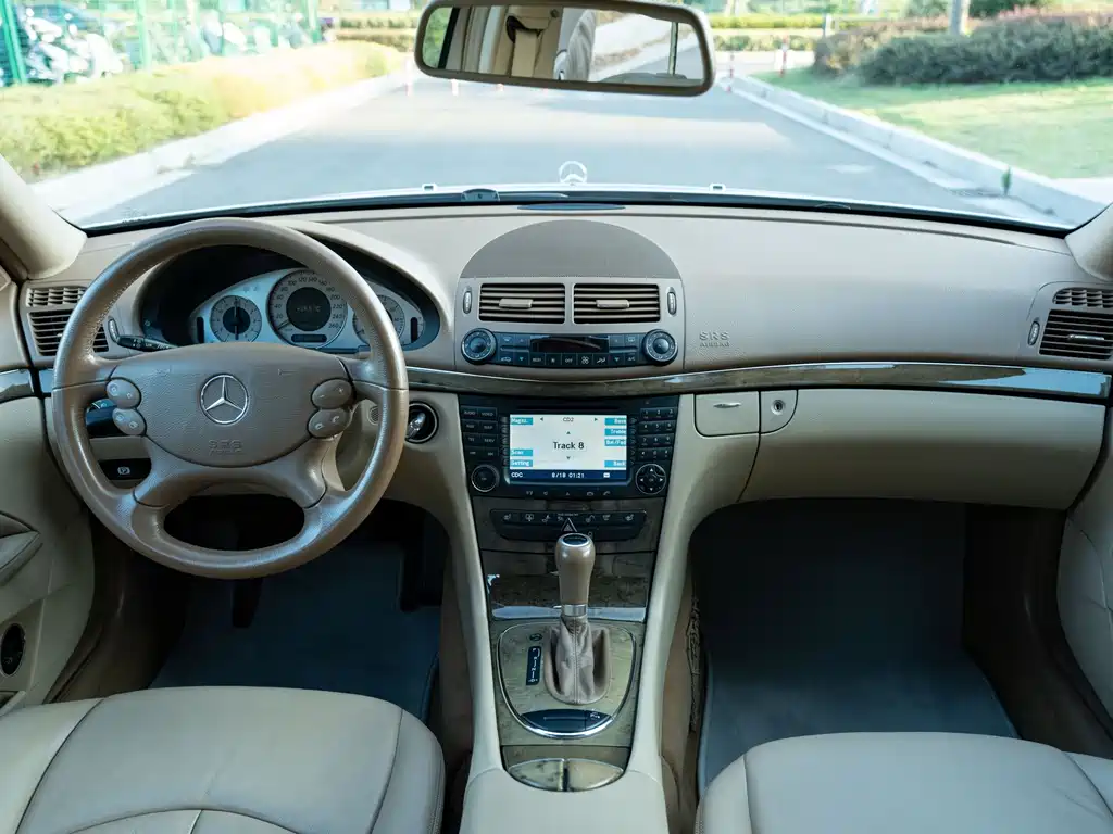 Mercedes-Benz E-Class — миниатюра 10