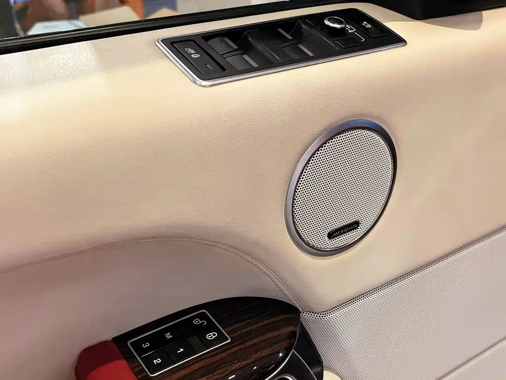 Land Rover Range Rover — миниатюра 19